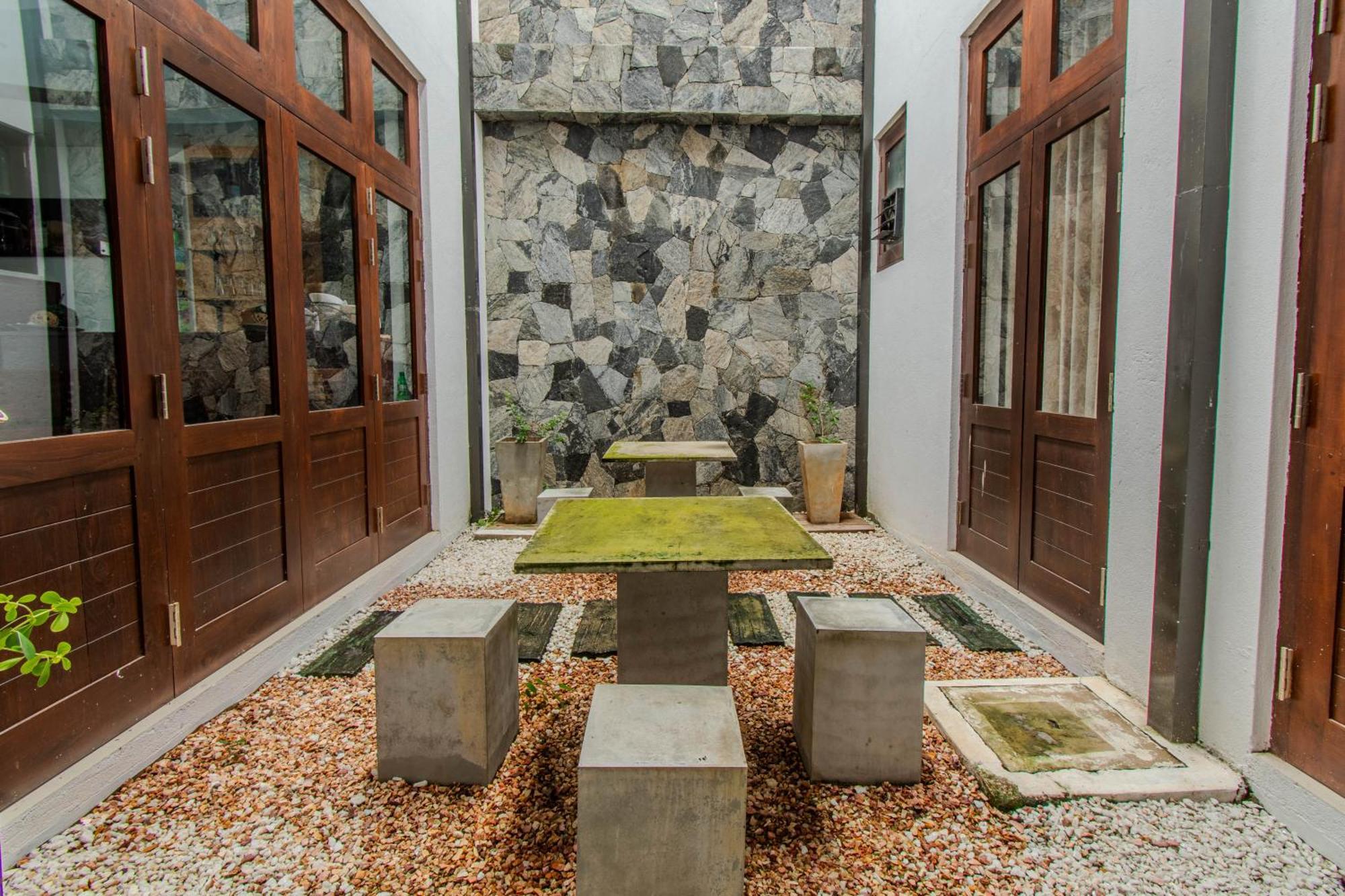 Hotel Bella Vista Anuradhapura Exterior photo